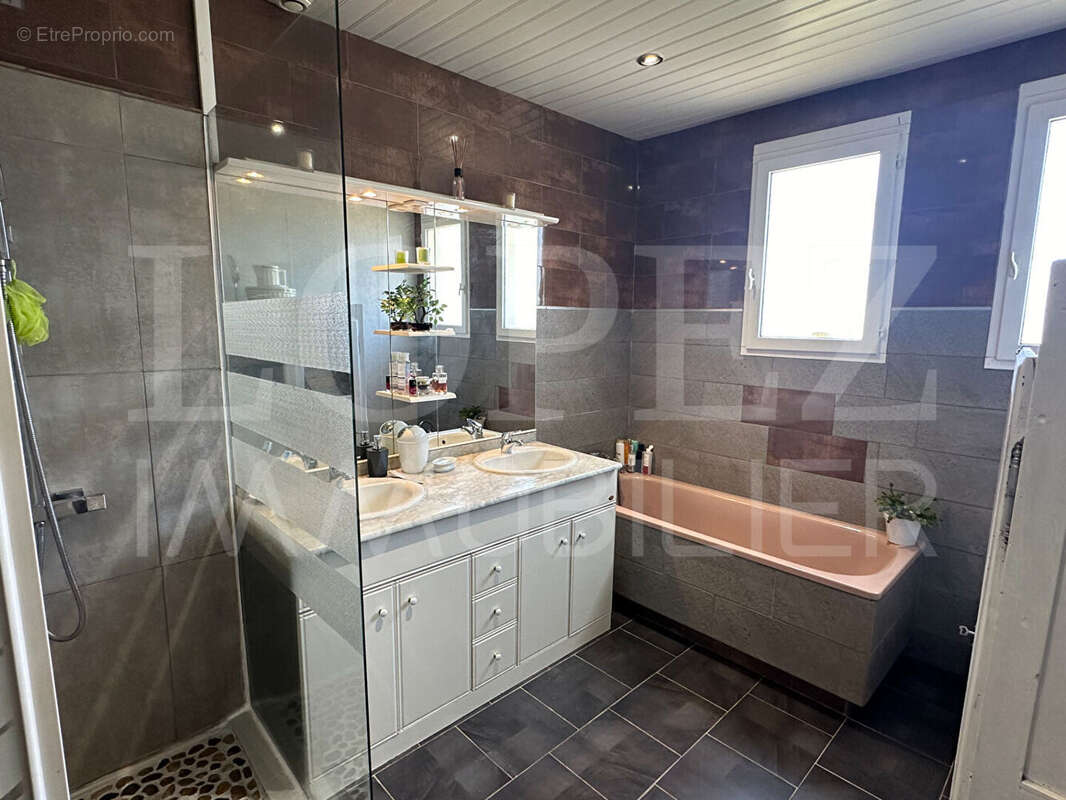 Maison à AIGUEFONDE