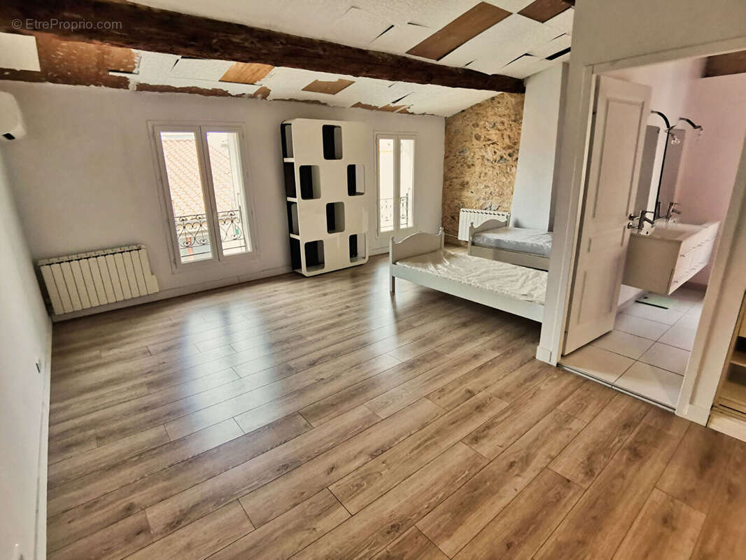 Maison à SAINT-LAURENT-DE-LA-SALANQUE