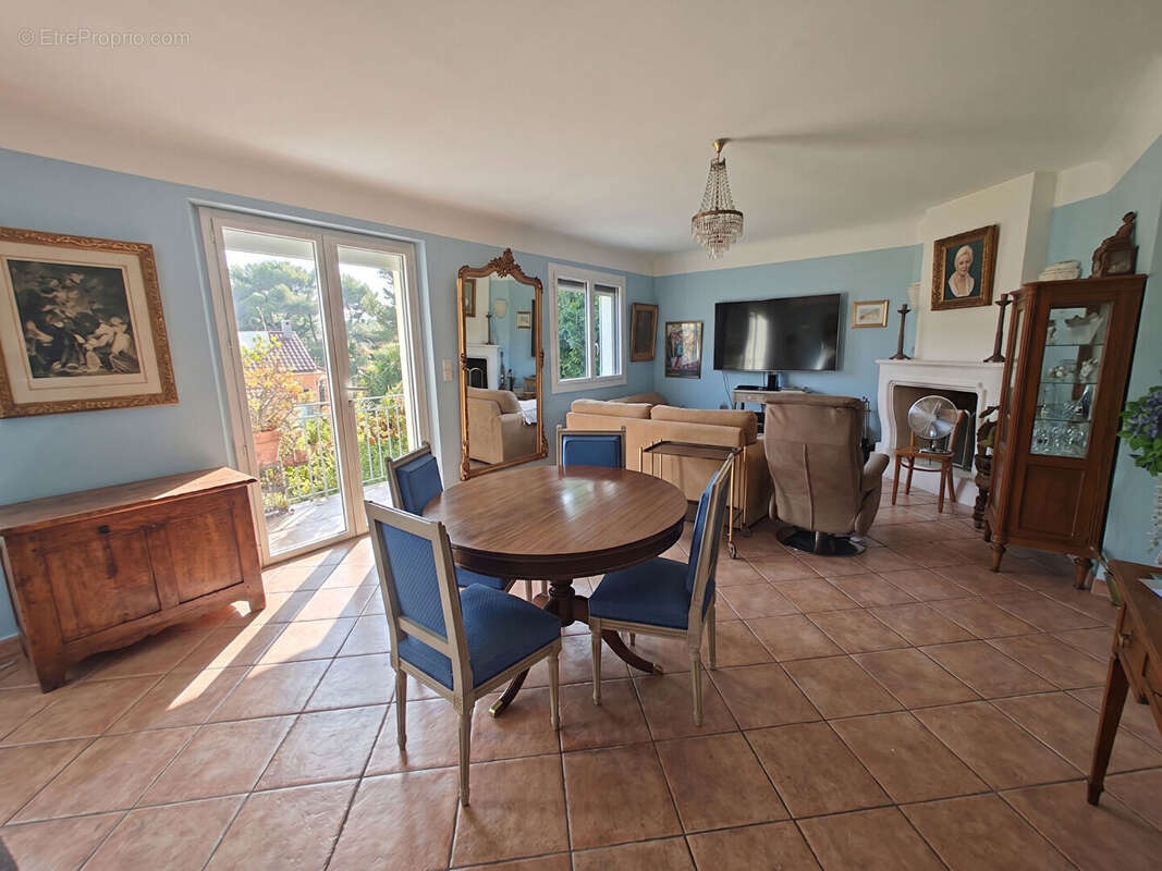 Le pradet ? superbe villa rénovée de 130 m² (t5 de plain-pied + t2 indépendant) sur terrain de 503m2au calme absolu, plage à pie - photo 2