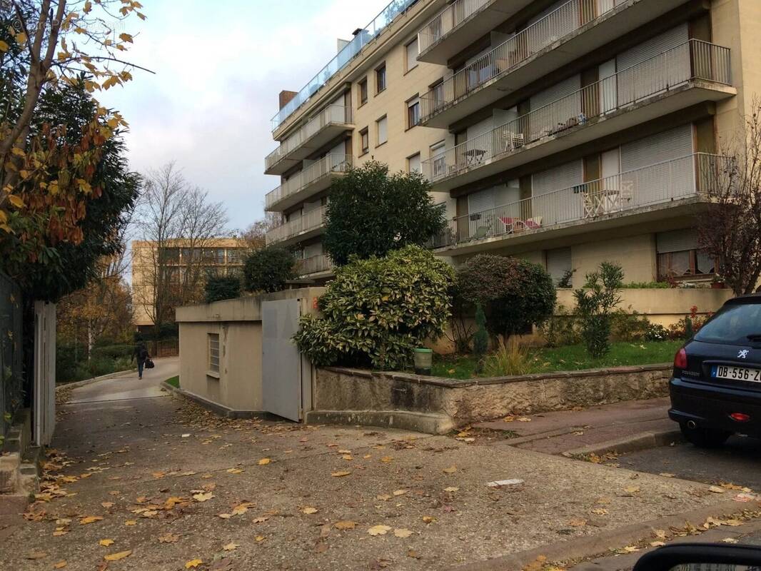 Parking à FRESNES