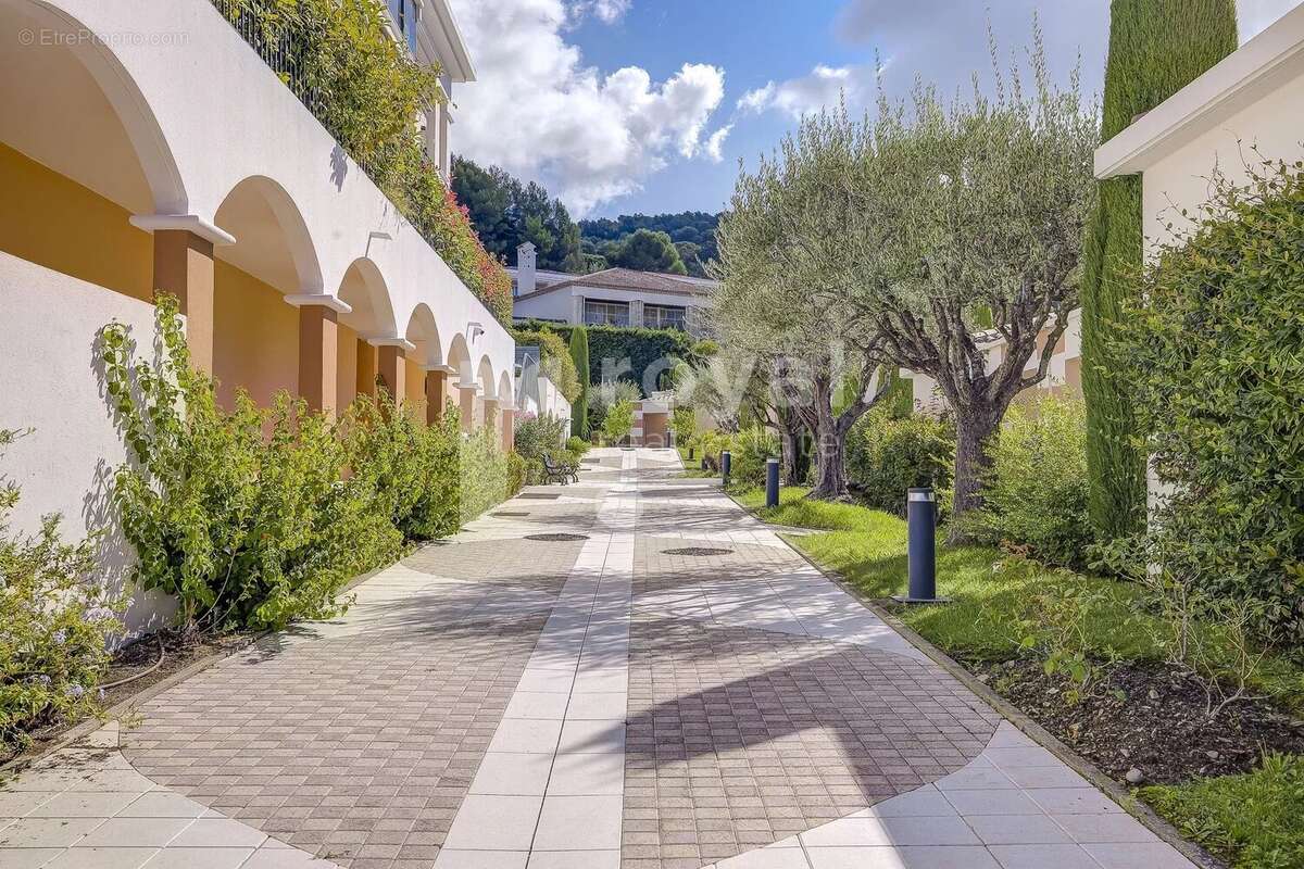 Appartement à MOUGINS