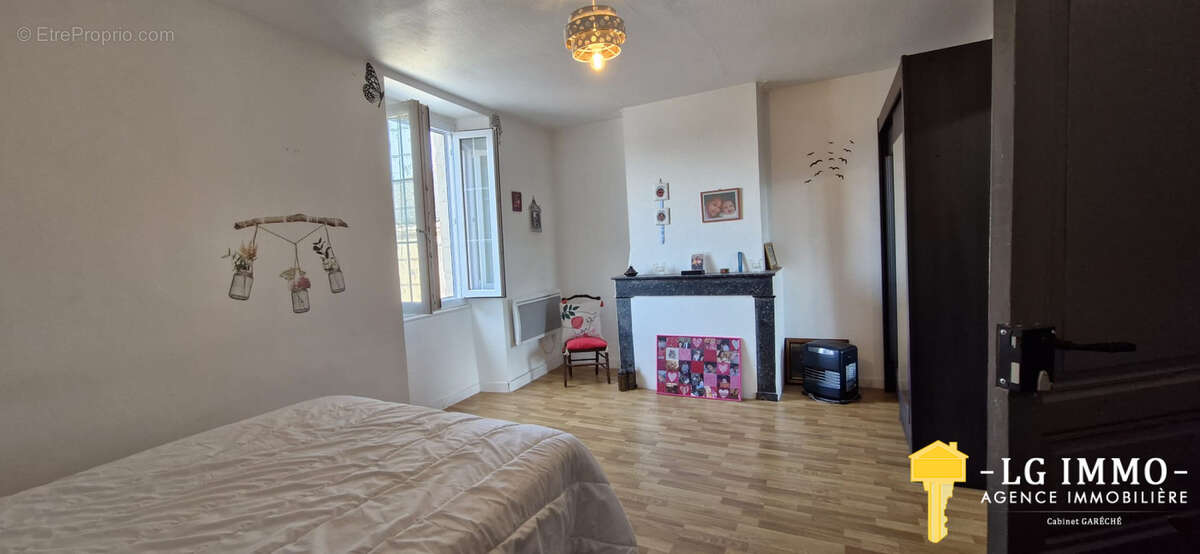 Maison à MORTAGNE-SUR-GIRONDE