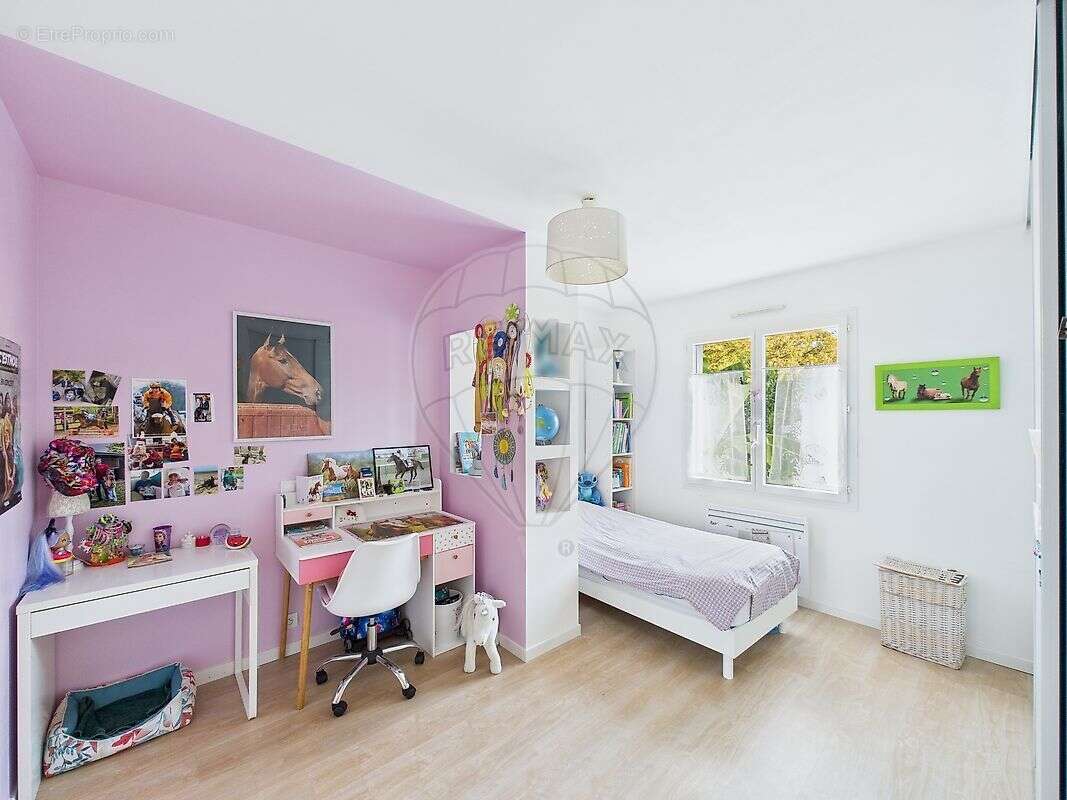 Maison à CHAILLEVETTE