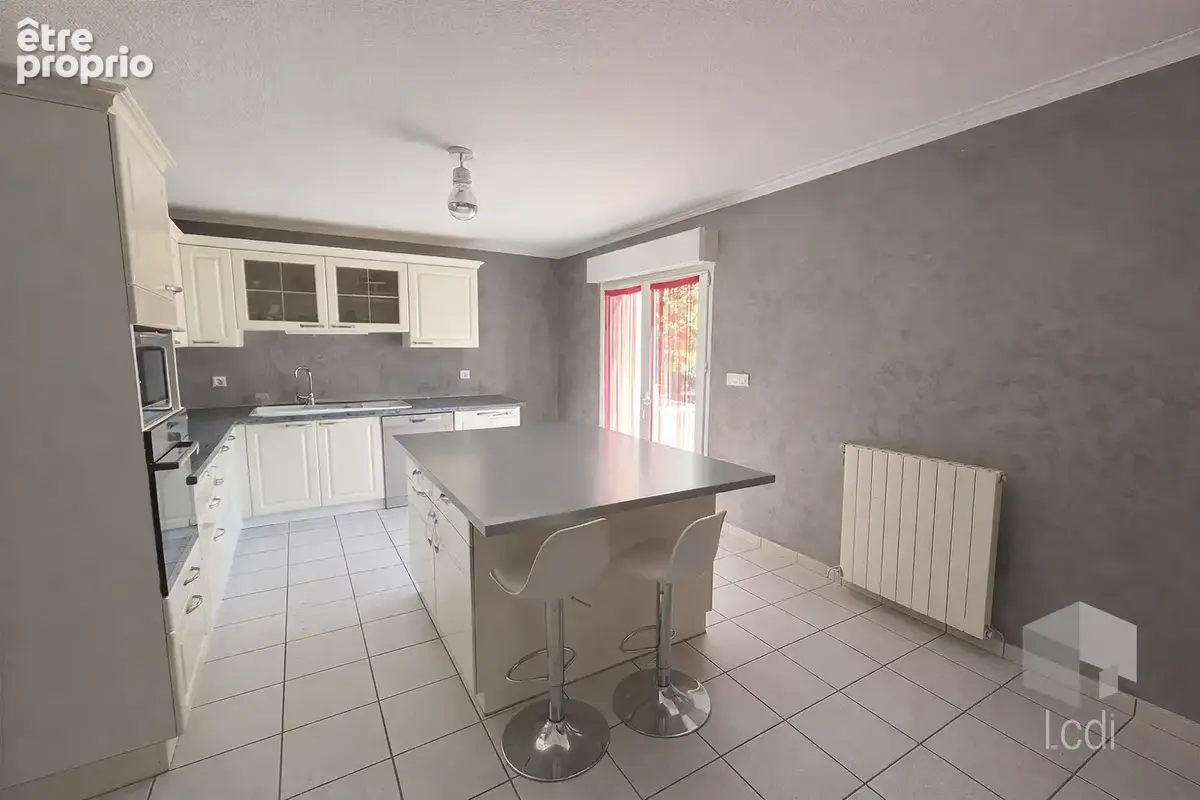 LE TEIL, maison de 160 m2 avec piscine - photo 4