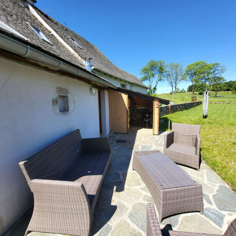 Maison en pierres mitoyenne d'un côté. - photo 18