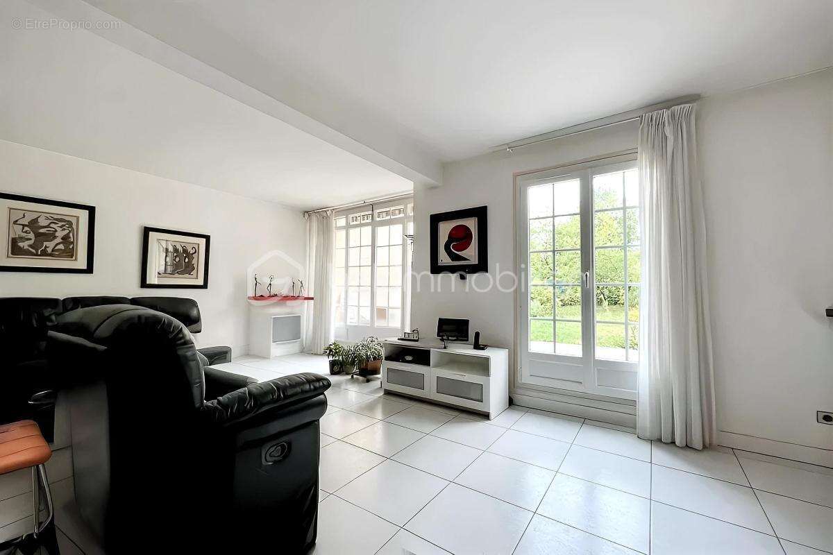 LES CLAYES - Maison de 4 chambres dans le Parc de Diane - photo 5