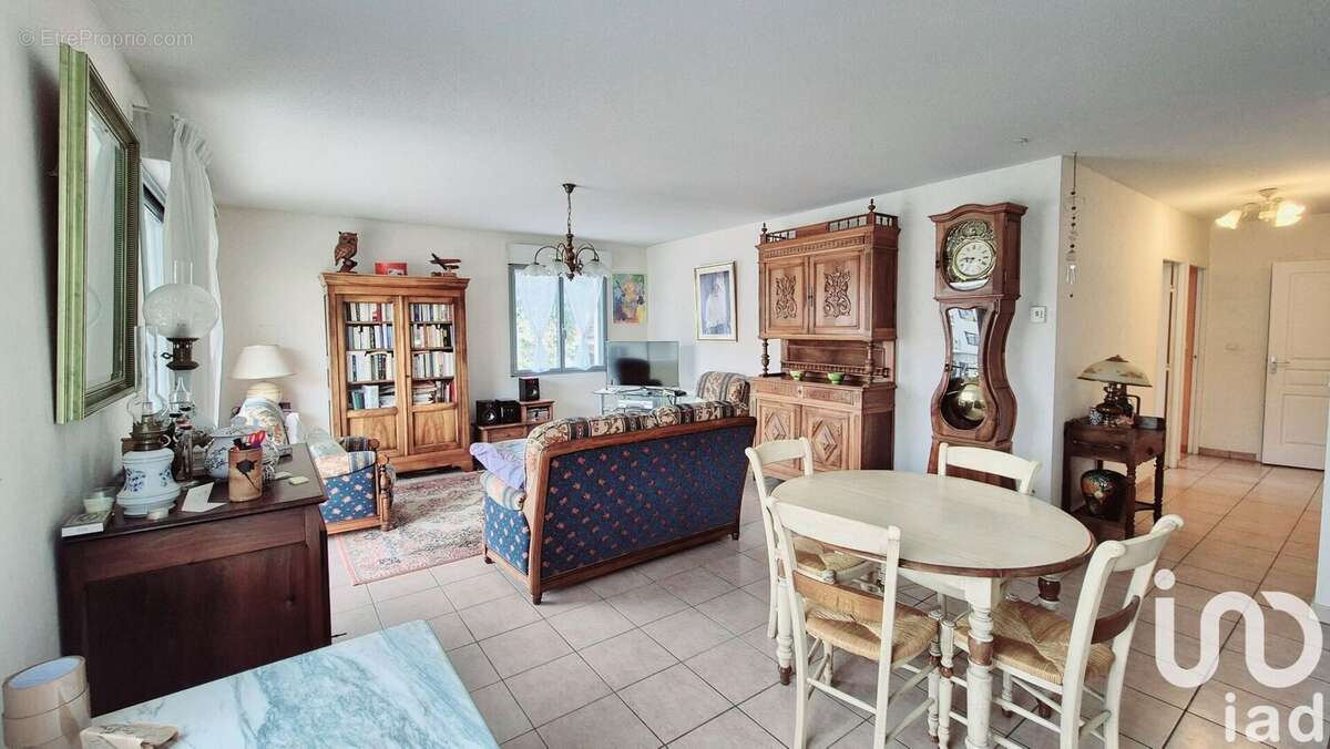 Photo 2 - Appartement à VEAUCHE