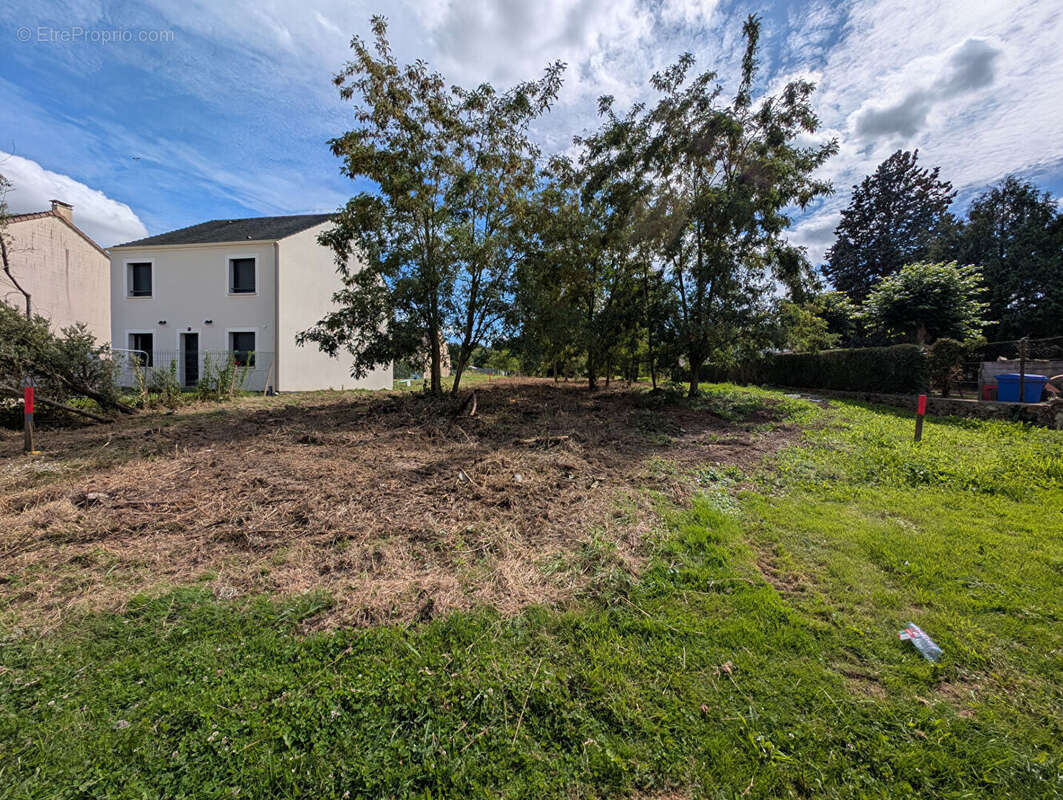 Terrain à NANTEUIL-LES-MEAUX