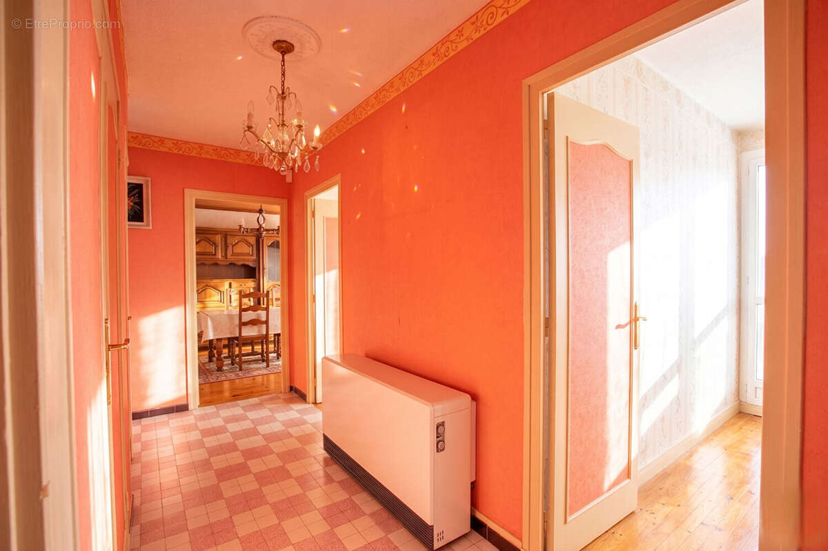 Maison à SAINT-BONNET-DE-MURE