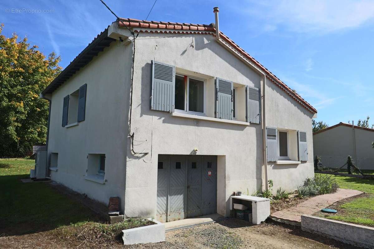 Maison 74 m² à Poursac  - photo 2
