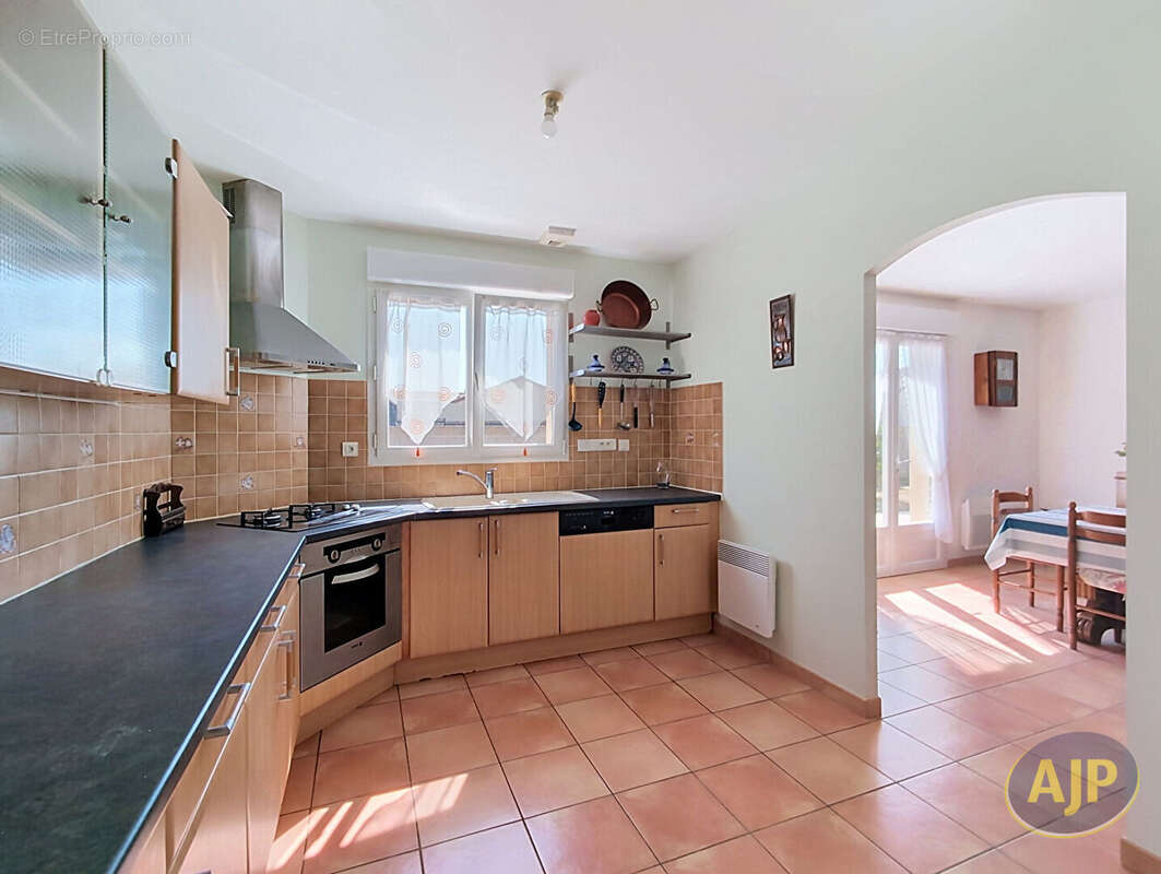 Plain-pied familial avec terrain de 955 m² ? Tout à pied & Impasse - photo 4