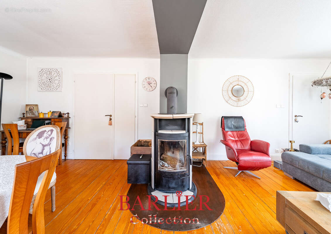 Maison de caractère de 215m2 sur un terrain de 8,5 ares - photo 4