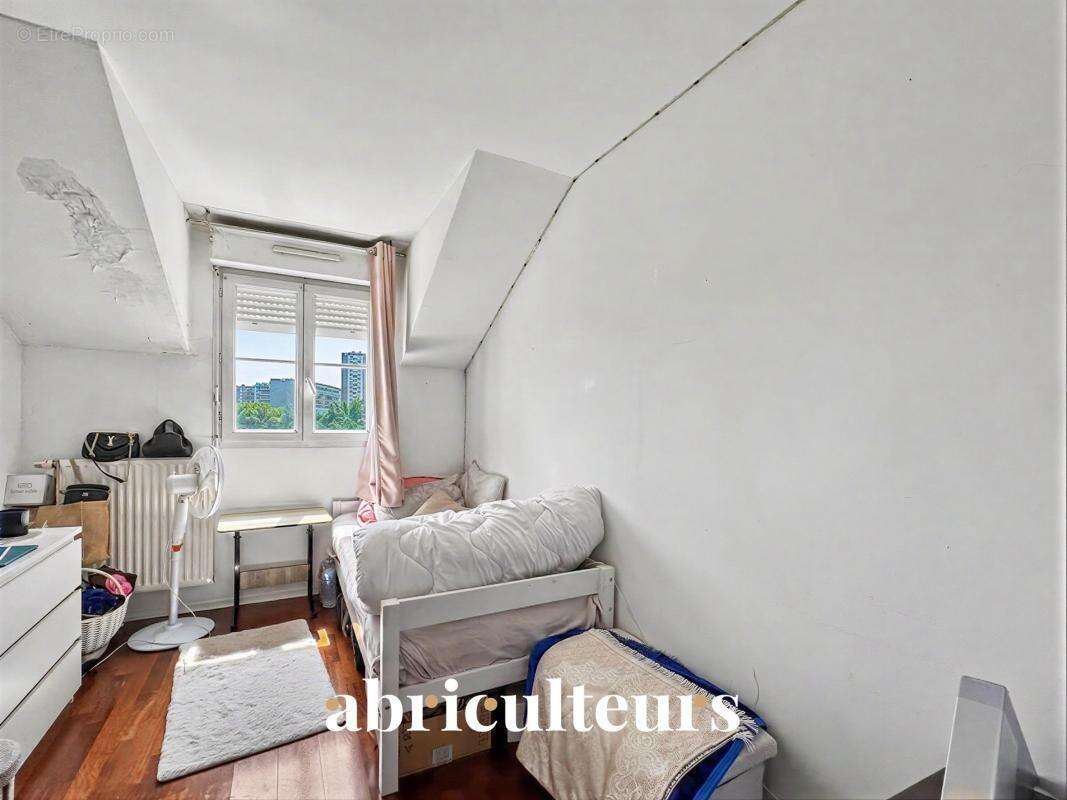 Appartement duplex - 78 m² - 4 pièces - en vente à Villeneuve-la-Garenne Avenue du Ponant (92390) - photo 8