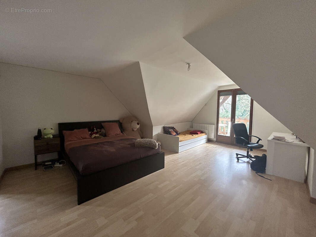 Maison habitable de suite avec carport, cave, parc, étang - photo 10