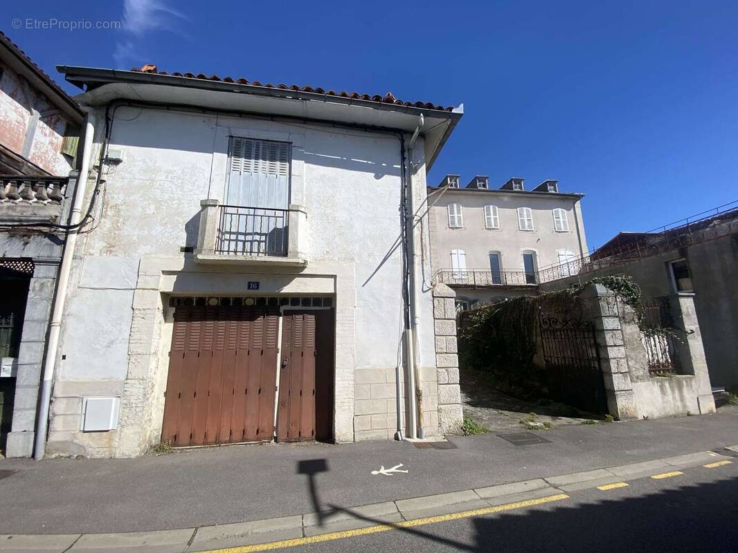 Maison à MONTREJEAU