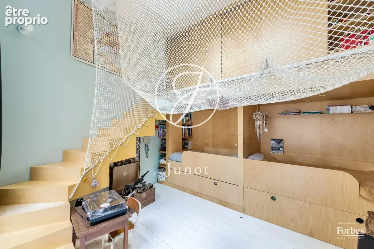 Paris 19e - BUTTES BERGEYRE / BELLEVILLE - Maison/loft - 145,60m² Carrez - 166,30m² au sol - 3 chambres - Volumes - photo 5
