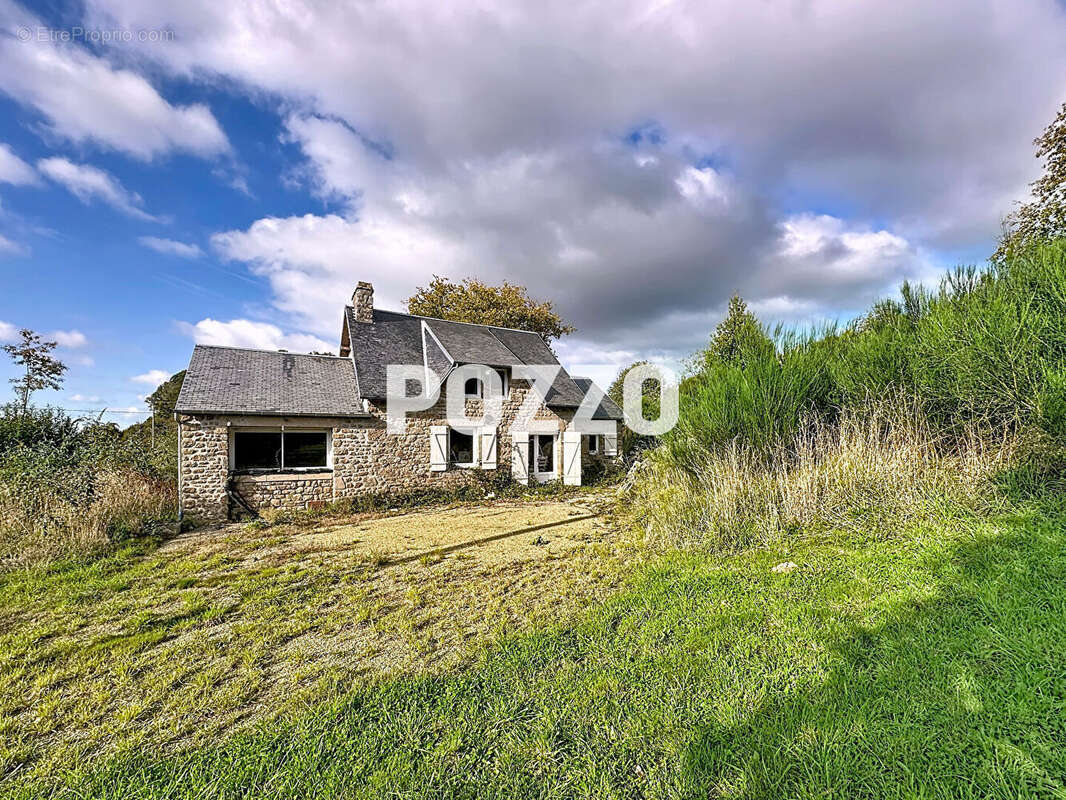 Maison à SAINT-LAURENT-DE-TERREGATTE