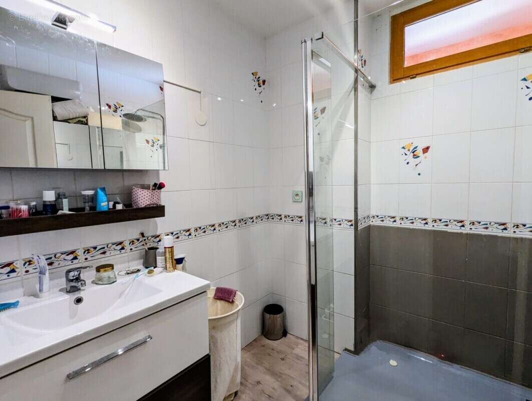 Maison à SAINT-CLEMENT-DE-RIVIERE