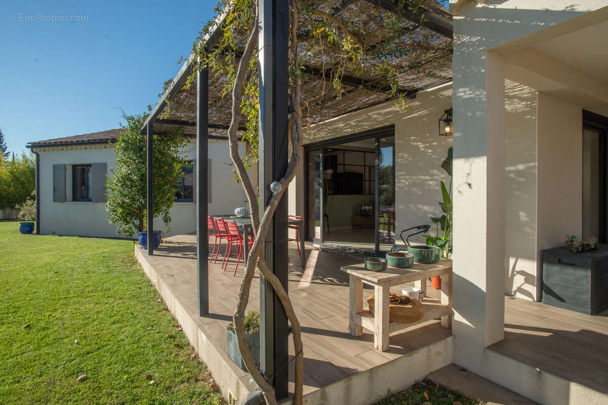 Maison à L'ISLE-SUR-LA-SORGUE
