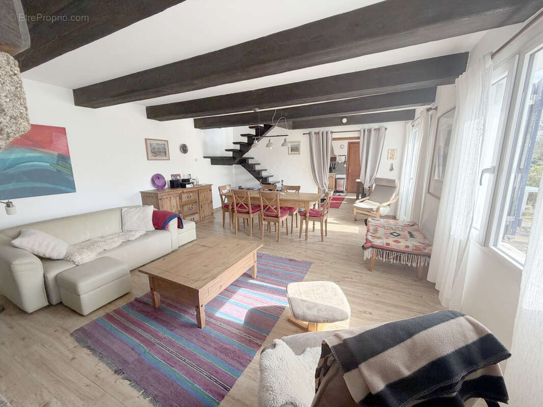 Maison à CHATEAUNEUF-DU-FAOU