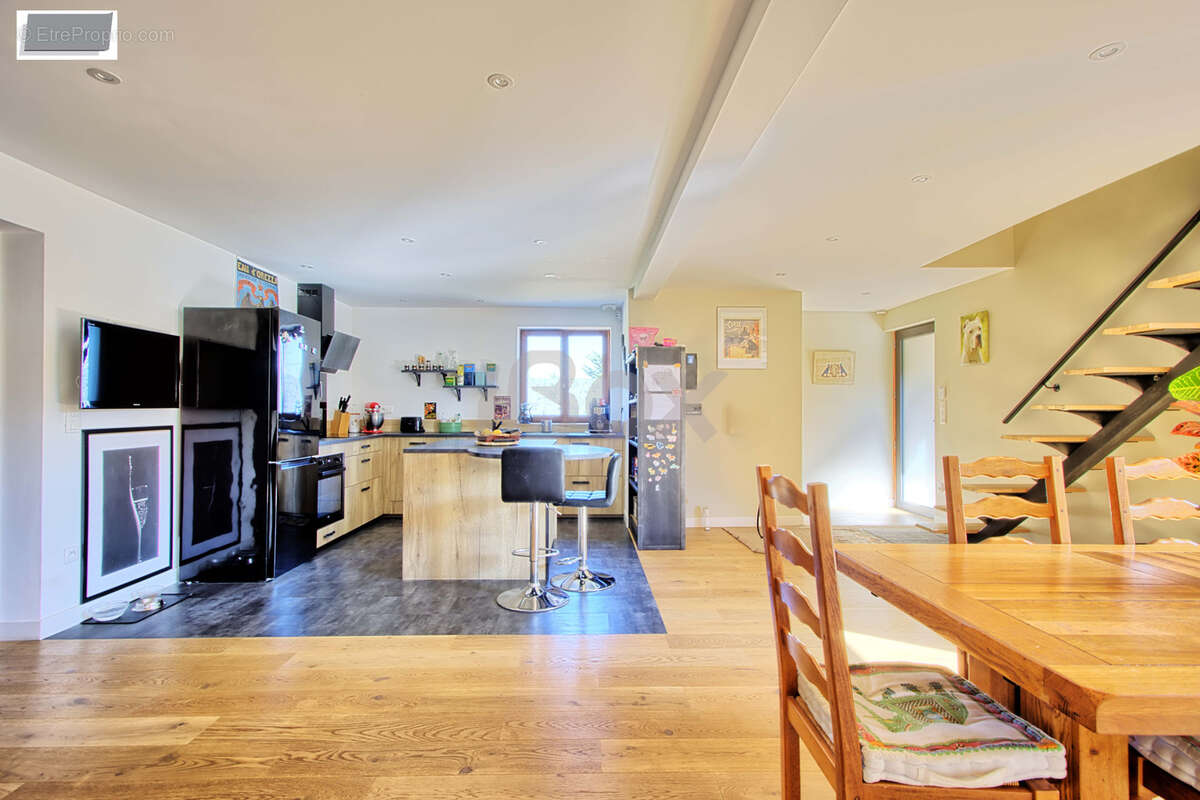 Appartement à SOLLIES-VILLE