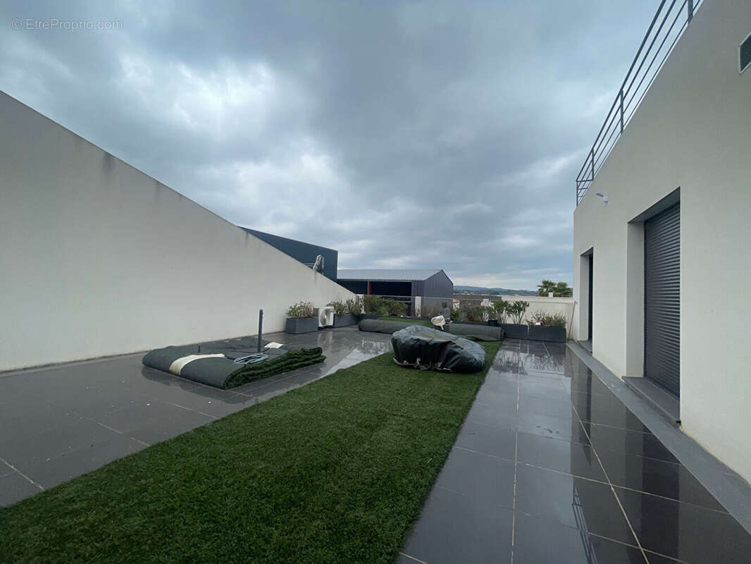 Immeuble - Argeliers - 461.25 m² - photo 3