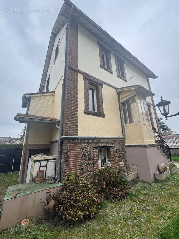 Maison à SAINTE-GAUBURGE-SAINTE-COLOMBE