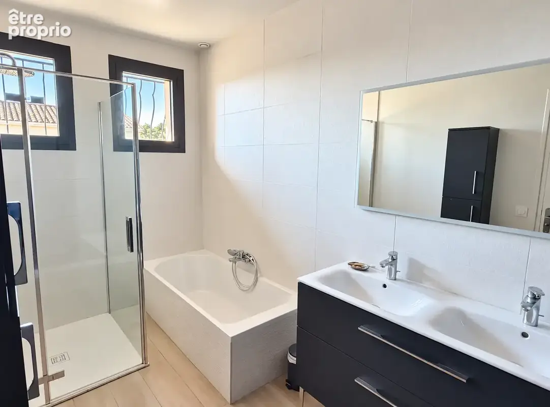 Très belle maison familiale de 260 m2 rénovée avec goût sur terrain de 1500 m2 au calme - photo 17
