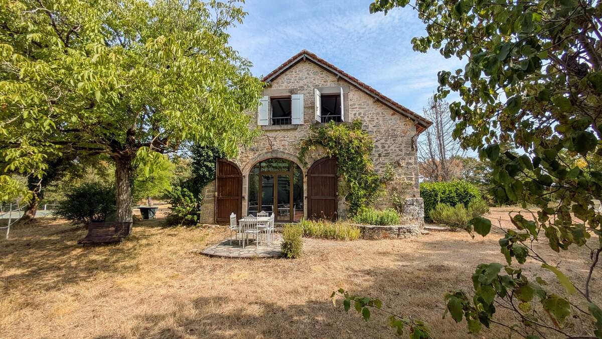 Livernon - Élégante propriété de campagne avec piscine, court de tennis et 2,5 hectares - photo 17