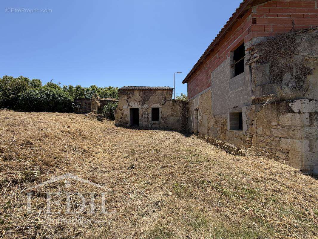Maison à finir avec jardin et puits - photo 5