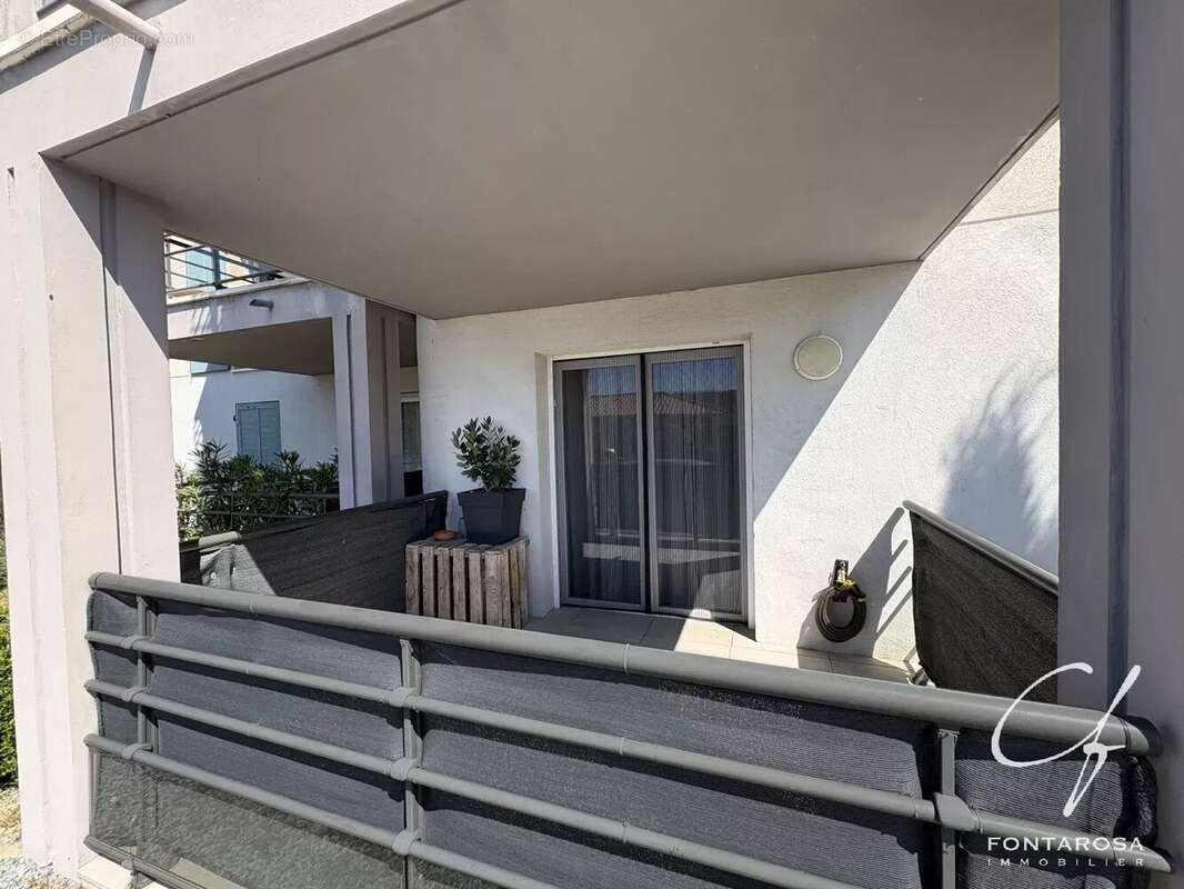 Appartement à ROQUEBRUNE-SUR-ARGENS