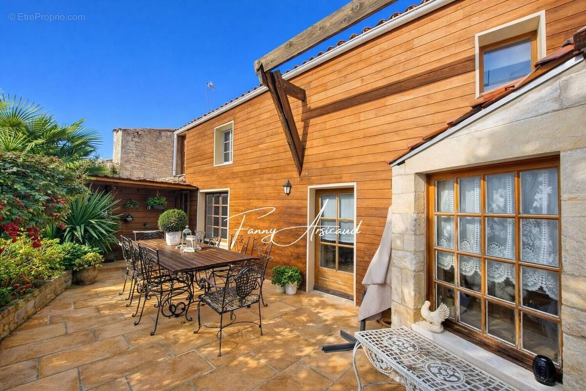 Maison à L'ILE-D'ELLE