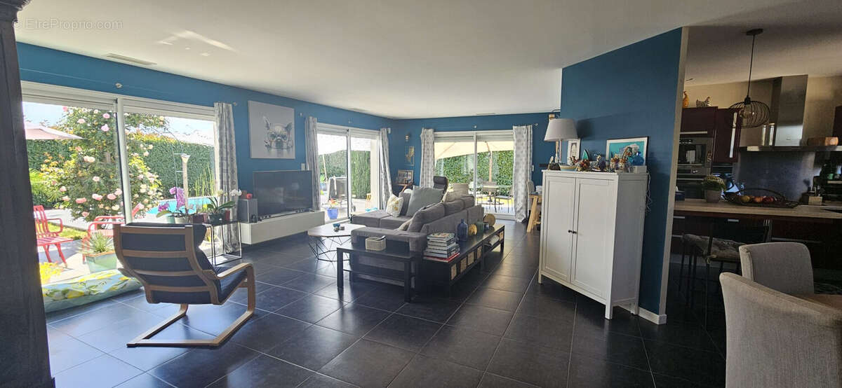 Maison 151 m² à Saint-Laurent-Des-Vignes  - photo 9