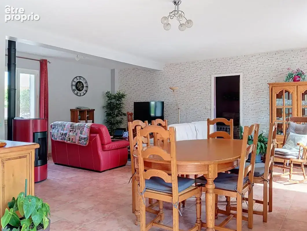 Exclusivité – Maison avec piscine au cœur du Vaucluse - - photo 8