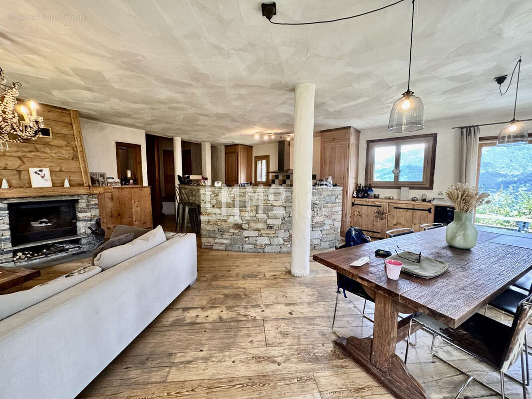 Maison à LES CHAPELLES