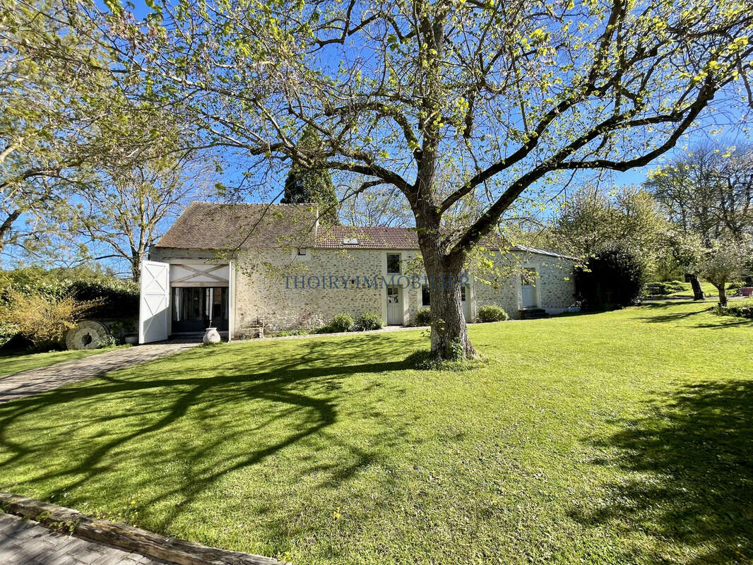 Maison à THOIRY