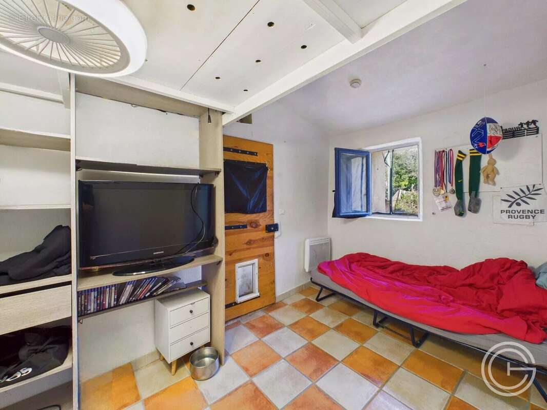 Propriété avec deux maisons et studio – 7 500 m² de terrain - route de l'Escarène - PEILLE - photo 27