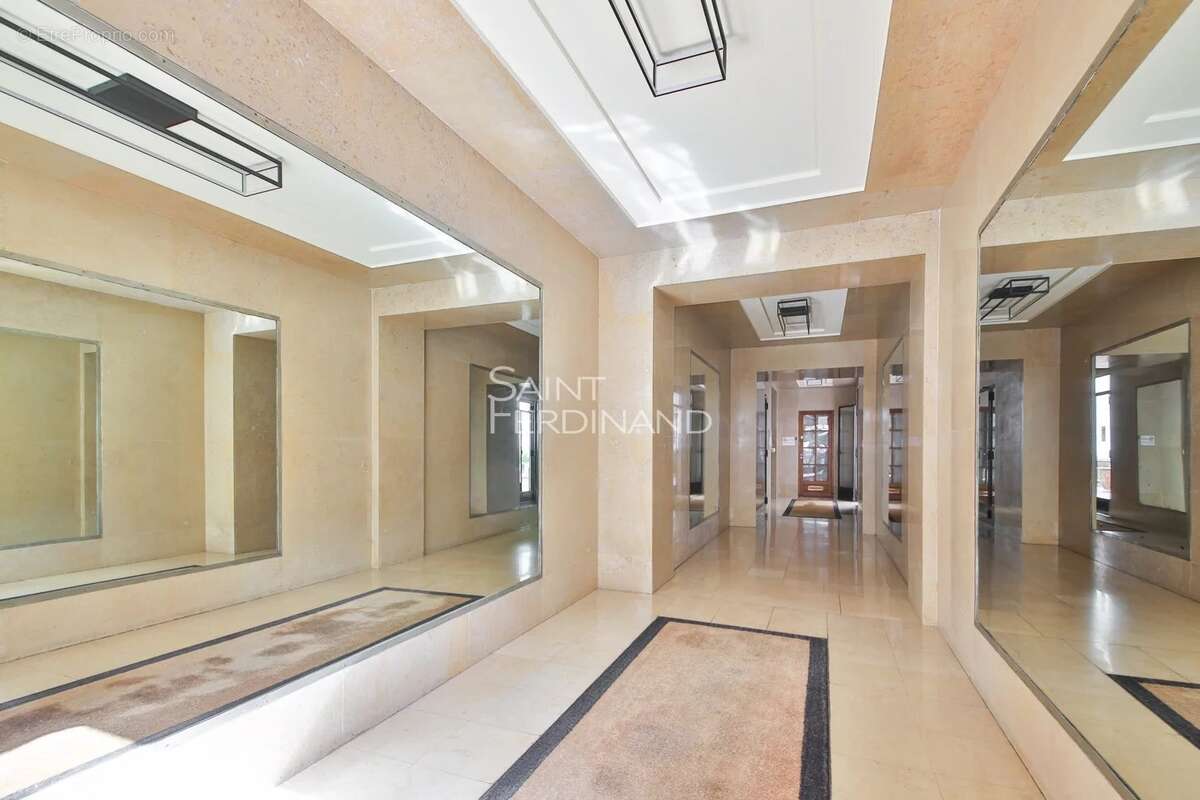 Appartement à PARIS-17E