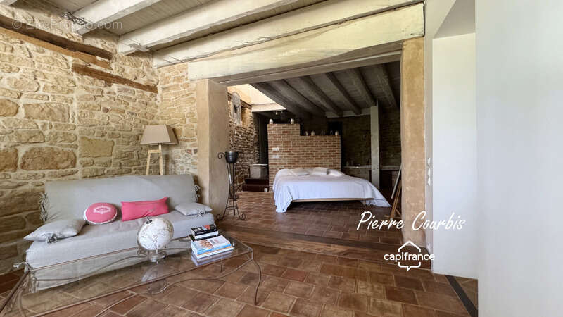 Maison à POUILLY-LE-MONIAL