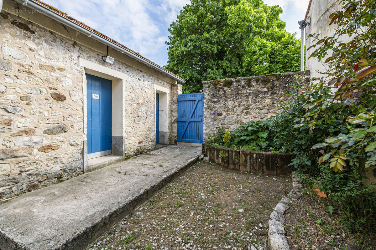 Un Domaine offrant près de 1 400 m2 de bâtis - photo 11