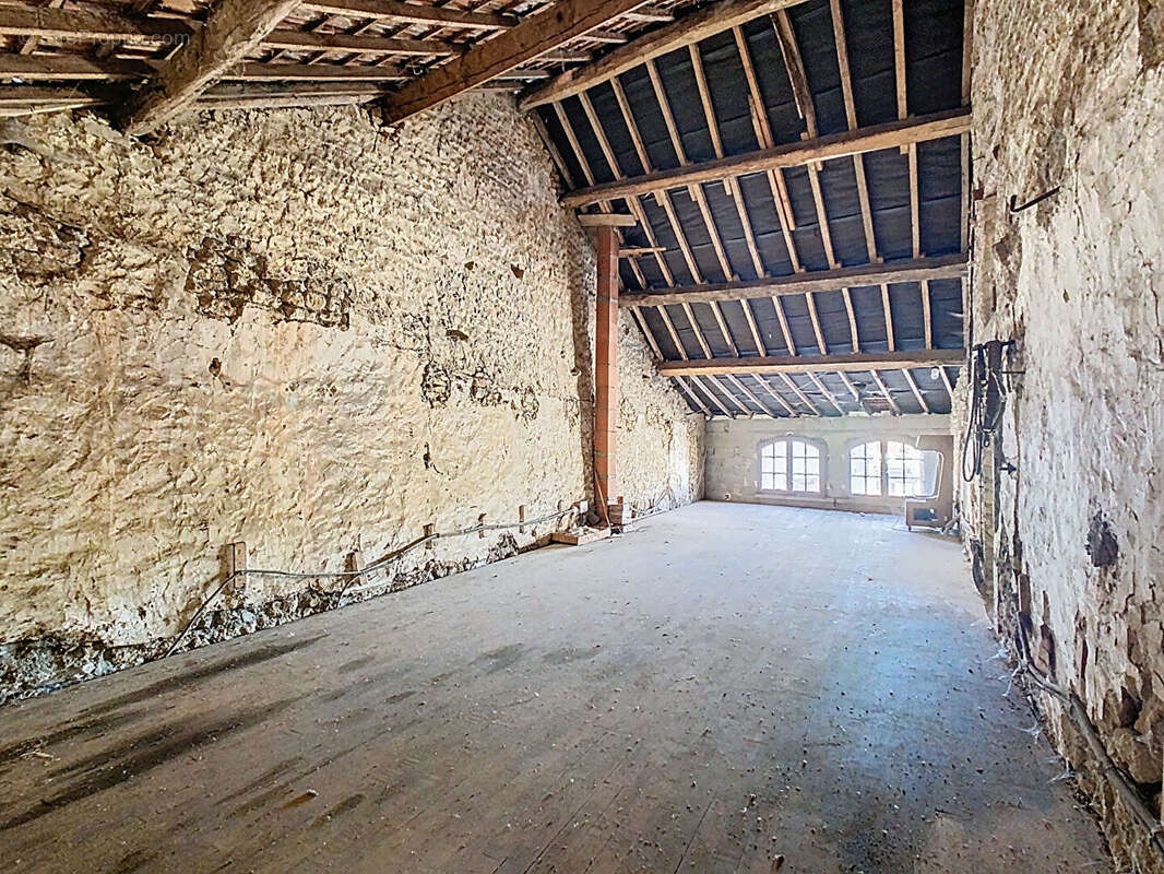 Commerce à DAMPIERRE