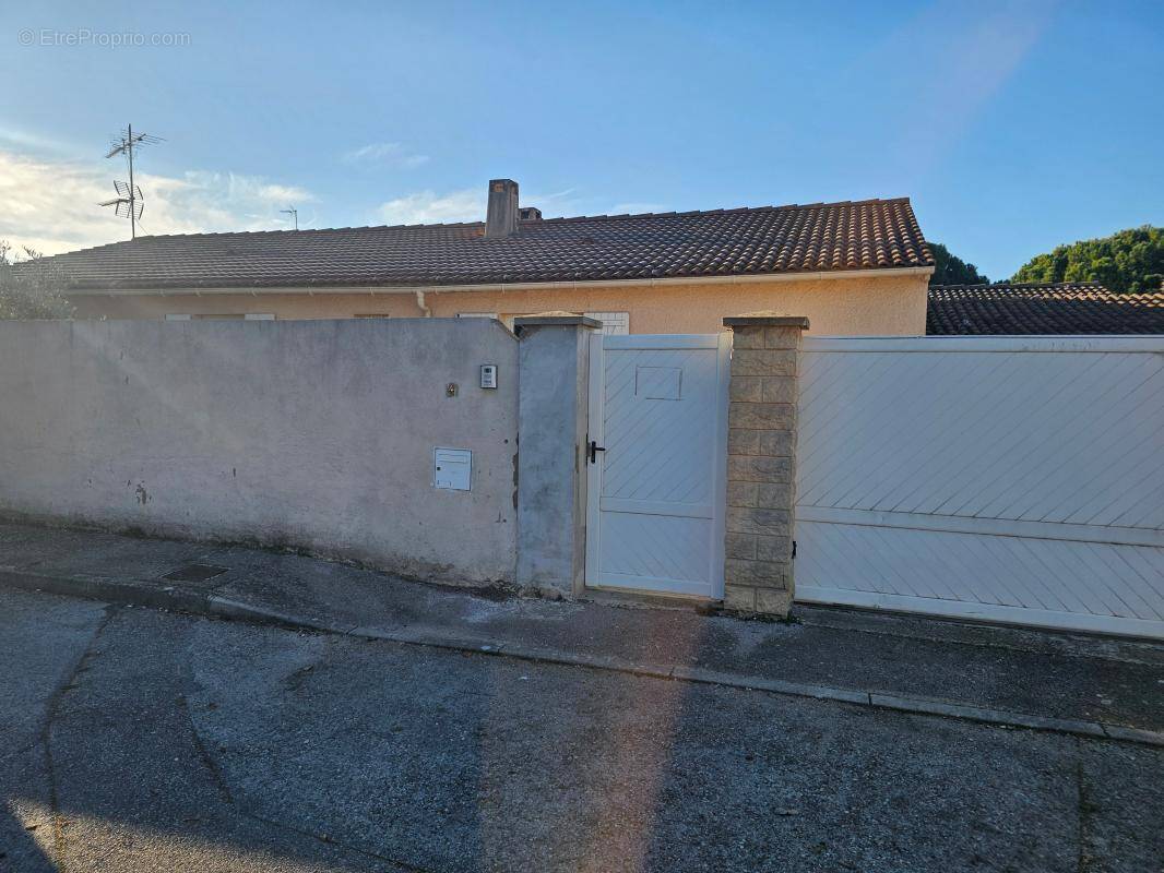 Maison à SAINT-VICTORET