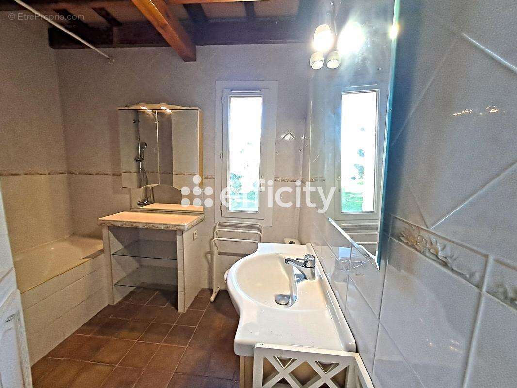Maison 235 m² à Martigues  - photo 19