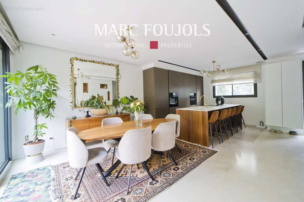 Maison à COURBEVOIE