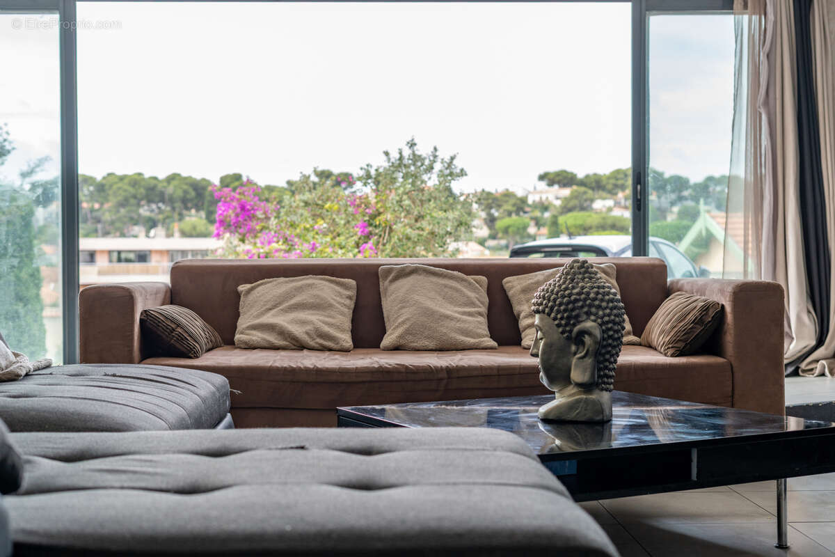 Commerce à CARRY-LE-ROUET