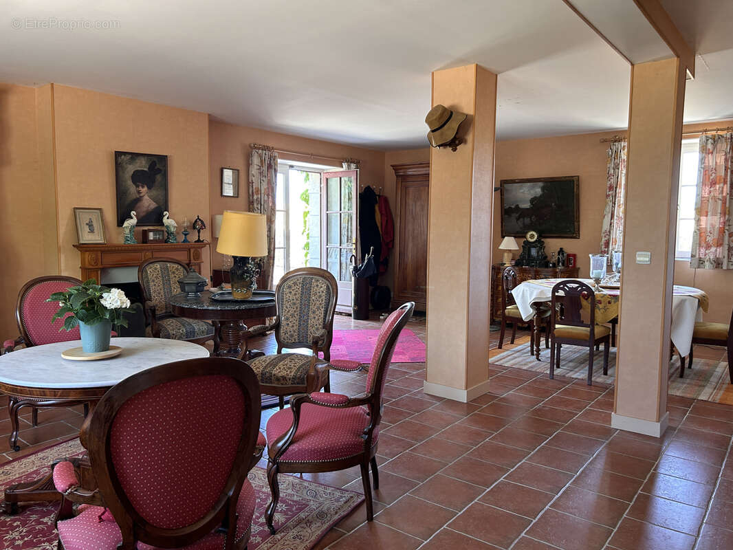 Propriété 10 pièces avec piscine à Chalais (36) - photo 7