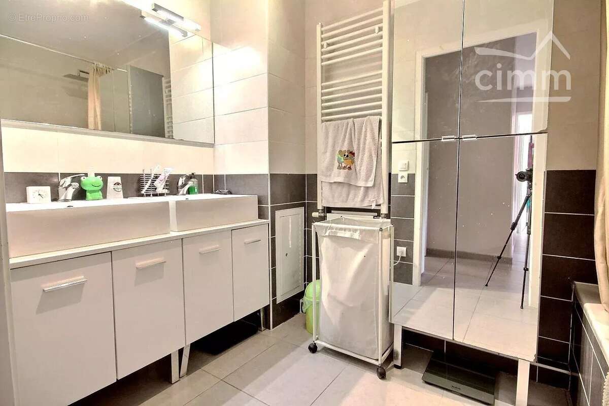 Appartement à MEYLAN