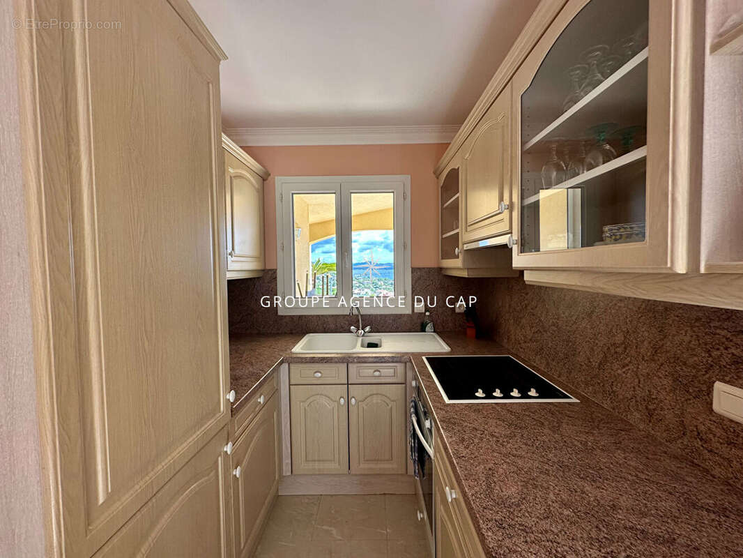 Villa vue mer avecT2 indépendant plus un  terrain de 2094 m² à l'arrière, constructible aux Issambres - photo 17