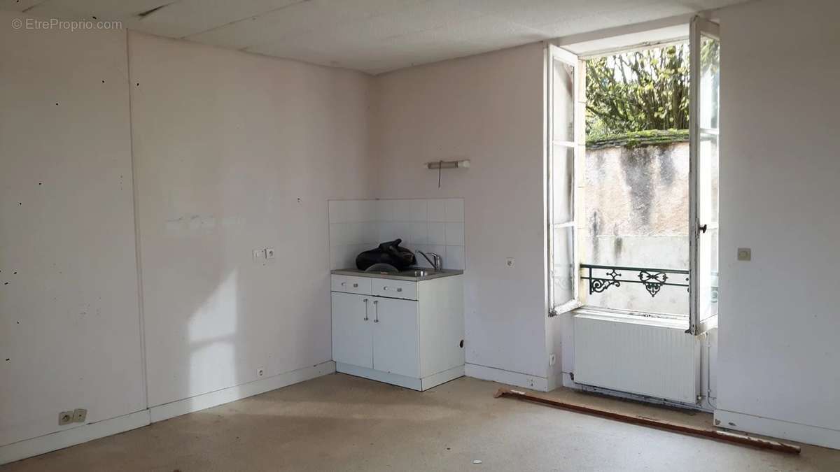 Maison à MONTMORILLON