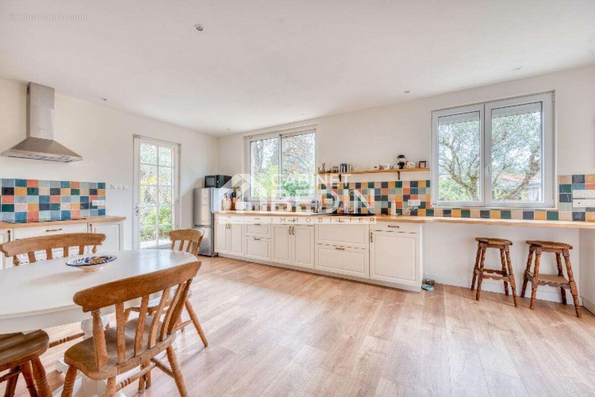 Maison à AMBARES-ET-LAGRAVE